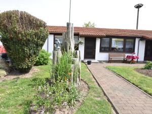 Spacious Bungalow near Beach in Roggow