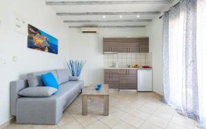 Studios River - Potos Escape with Pool and Views