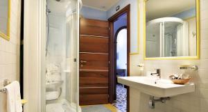 Triple Room room in Hotel Aktea