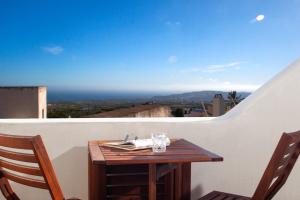 Sweet Nectar Villa with Hot Tub Santorini Greece