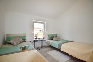 Bright and spacious apartment with grill ***