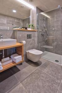 Deluxe Double Room with Extra Bed and Mountain View room in Hotel Olea