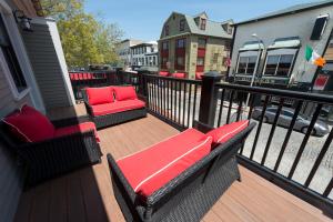Apartment with Balcony room in The Newport Lofts - Brick Market Place