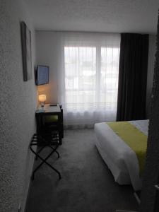 Hotels Cit'Hotel Le Challans : photos des chambres