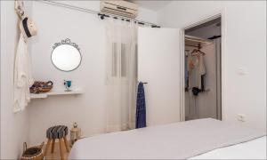 Krystalia's Apartment Milos Greece