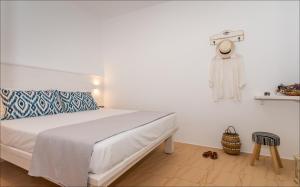 Krystalia's Apartment Milos Greece