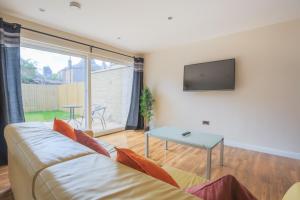 Stylish Modern Newly Built Apartment 15 min From City Centre