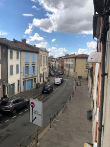 spacieux logement face à la Cité Médievale
