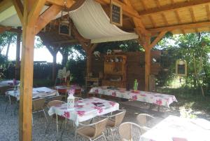 Campings Camping Les Arbois : photos des chambres