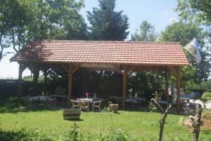 Campings Camping Les Arbois : photos des chambres