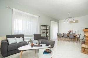 M & S Villa - 4 bedroom villa with heated pool