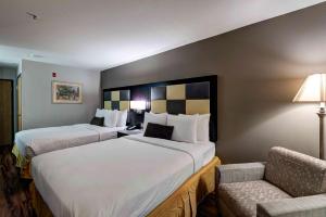 Queen Room with Two Queen Beds room in SureStay Plus Hotel by Best Western Redding
