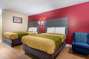 Double Room with Two Double Beds - Smoking room in Econo Lodge Chattanooga