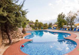 vassilias beach hotel Skiathos Greece