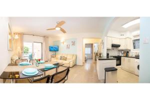 Dalia Seaside 2 Bedroom Apartment with Pool & Garden