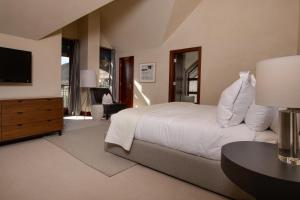 Three-Bedroom Apartment room in Solaris Residences