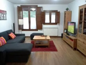 APARTAMENTO FONTELLAS-AYERBE - 阿耶韦
