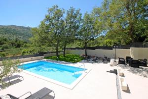 VILLA SKURA private heated pool 32m2, summer kitchen, 4 bedrooms, garden