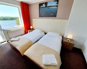 Family Room (4 Adults) with Lake View room in Hotel Mazuria