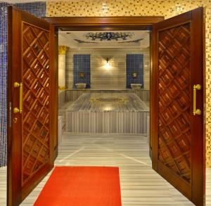 Calista, Empire, Seven Stars Residence