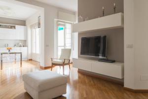 Milano Cosmopolitan Home, 2 Bedrooms, 2 Bth, 5 guests