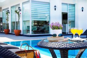 Aurasia Sea Side Hotel