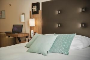 Hotels Pont du Chalon Hotel and Restaurant : photos des chambres