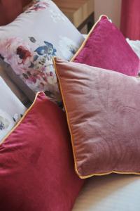 Hotels Pont du Chalon Hotel and Restaurant : photos des chambres