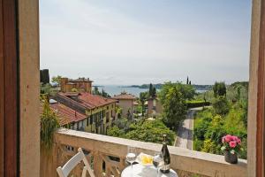 VALLE FIORITA 42 - Lake view apartment