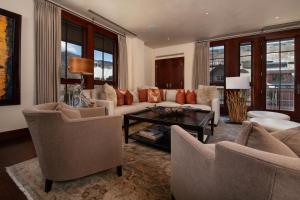 Premium Three-Bedroom Apartment room in Solaris Residences