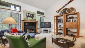 Three-Bedroom Apartment room in Skyline Condo 10