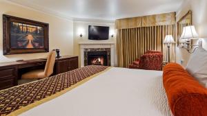 King Room - Non-Smoking room in Victorian Inn