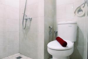 Modern and Comfy Studio Apartment No Kitchen Mustika Golf Residence By Travelio