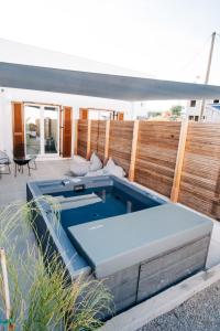 Family Suite with Outdoor Hot Tub 