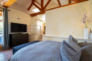 B&B / Chambres d'hotes B&B L'Oree du Bois Bourgogne - Adults Only : photos des chambres