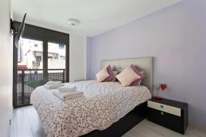 Spacious Sleeps 7 w/lovely terrace near the beach - 3min to train