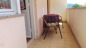 One-Bedroom Apartment with Balcony room in Apartments with a parking space Supetarska Draga - Donja Rab - 5060