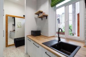 LEOGRAND Loft-studio on Husiak 8