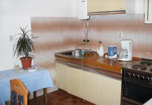 Apartments and rooms with parking space Hvar - 4613