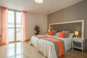 Three-Bedroom Apartment room in iloftmalaga Larios-Strachan