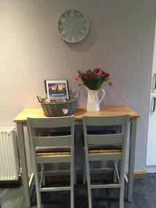 Kennedy Terrace; Modern 2 bedroom house, central