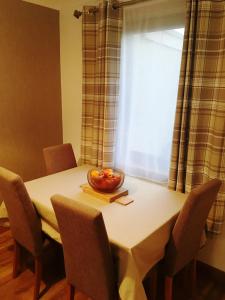 Kennedy Terrace; Modern 2 bedroom house, central