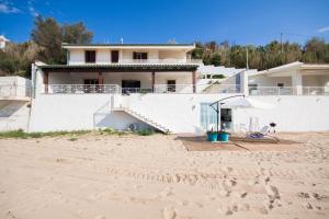 Amira Beach Villa by Le Dhome Sicily