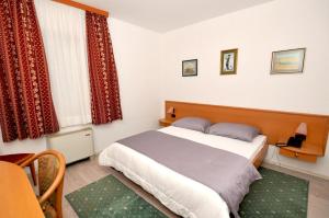 Rooms by the sea Trogir 15155