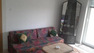 Apartments with a parking space Novigrad 15227
