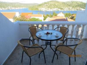 Apartments with a parking space Rogoznica - 11679