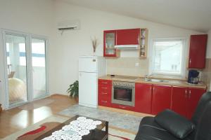 One-Bedroom Apartment with Terrace and Sea View room in Apartments by the sea Okrug Donji Ciovo - 4842