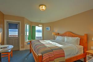 King Suite with Ocean View room in Land's End Resort