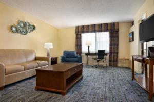 Ramada by Wyndham Spokane Airport - image 1