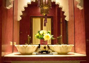 Phòng Bốn Người Tiêu Chuẩn Amethyst có 2 Giường Đôi và Bồn Tắm (Amethyst Standard Quadruple Room with 2 Double Beds and Bathtub)